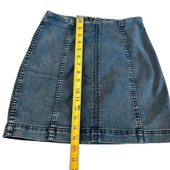 Free People Jean Mini Skirt Sz 4 - Picture 7 of 17